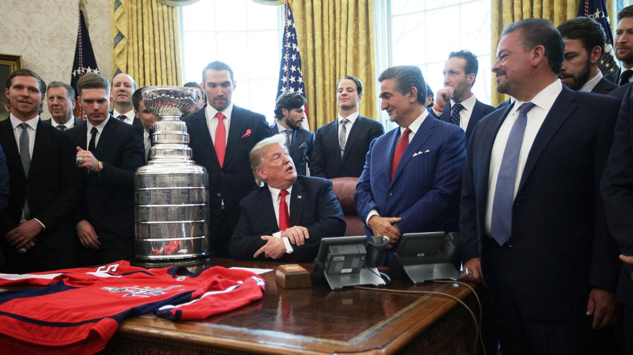 Hráč Washington Capitals poslal Trumpovi dres